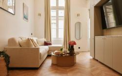 Lavie Maison Marais AC Hot Tub