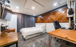 Changwon Don Hotel