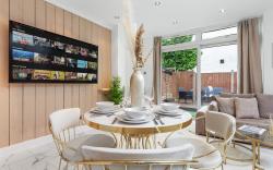 Elegant Oasis | Garden | 65 inch TV & Netflix