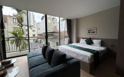 XOI Lumi_202_Lakeside Balcony Suite w/ Kitchen@CBD
