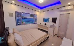 Weigel's Beach House Room 104