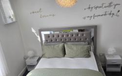 Luxury stylish Charming City Apartment with Private Entrance in Wolverhampton