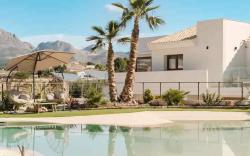 Hermosa Villa con Piscina Tropical en Busot 
