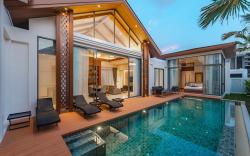 Quiet Glamour Oasis - 4BR Poolside Sanctuary V186