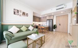 Skyview Masteri / Stylish 2BR w Pool & City Lights