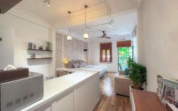H"home: Căn hộ mới có ban công, thang máy quận 1