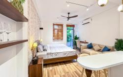 H"home: Căn hộ mới có ban công, thang máy quận 1