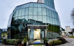 Holiday Aapke liye Water Fall Hotel
