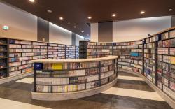 QuintessaHotel Fukuokawatanabedouri Comic&Books