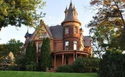 Henderson Castle Inn