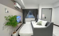 Plaza Berjaya LuxurySuites 15Pax Family 07