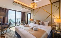 Seven Hotel