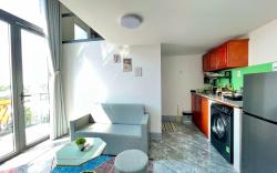 I 401 Violet I Modern loft-style Studio w Balcony