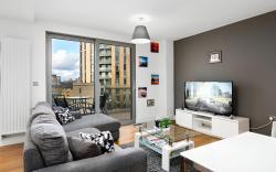 Modern 3 Bed 2 Bath Flat in heart of Dalston