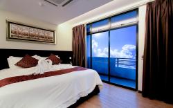J Suites Hotel