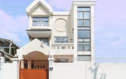 Charming 3-Storey house @ BTS Onnut Station