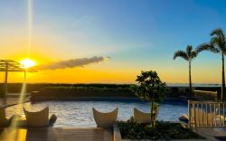 Sleek 3BR Condo | Walk to Okada | w/ Balcony