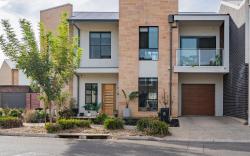 Bright & Airy 2BR | WiFi, Full Kitchen, Parking