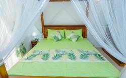 Green Retreat: 2BR Hideout