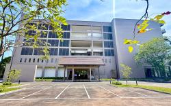 Waters Edge Hotel