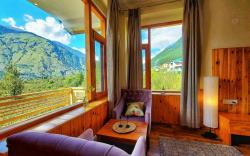 Snow Mountain View Room in Wooden Cottage