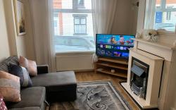 Stylish Home near Shopping - Book Summer Stays Now