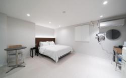 Guri Cream Hotel