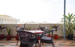 FabHotel Frendz - Nr Hitech City Metro Station