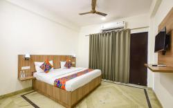 FabHotel Log Inn Stay, Sector 46