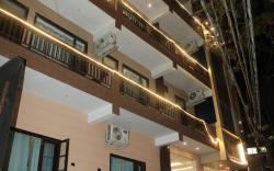 Hotel Rising Hills