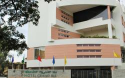 Hotel Grand Bee