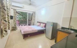 Cozy Studio Room with Balcony, AC, Wi-Fi, Backup,2