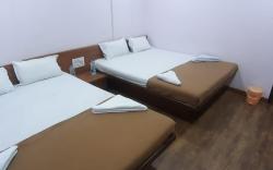 Rajhuns Deluxe Lodging