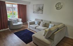 4BR in Staines with Private Garden & Easy Parking