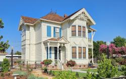 The JD Hyde Historic Inn