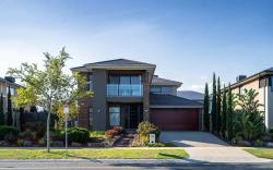 Lux Clyde North Super Spacious Retreat