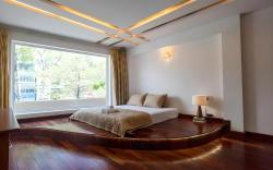 5-Bedroom Comfort | Prime City Location