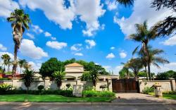 OR TAMBO AIRPORT HOLIDAY HOME/SELF CATERING HOME