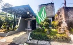 Almeria House Lake and Hill View Tasikmalaya