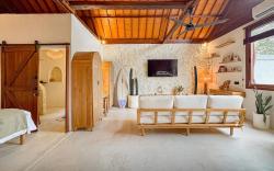 Honeymoon Studio