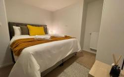 One Lux Stay Near Antwerp Central - Studio Apartment