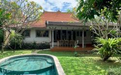 Quiet 3 BR -3 bathroom villa in heart of Canggu