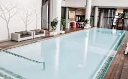 Cosy Urban Apartment, FREE WiFi, Pool, Gym, Aircon