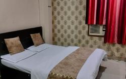 Goroomgo RLJ Guest House Varanasi