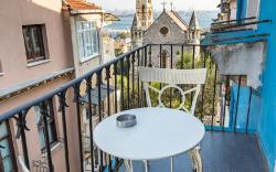 1+1 Flat W/Balcony.Sea view,near metro ,Galata Twr