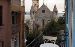1+1 High Ceilinged Flat W/balcony,Sea view ,Galata