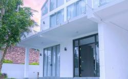 Ceylon Luxury Villa - With Private Pool- Mirissa
