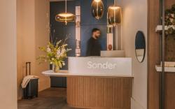 Yelo Jean Médecin Hotel, Sonder