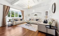 Windsor Manor: Luxury 5-bed Retreat in Solihull
