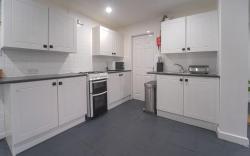 Large 7 Bed House - Close to Warwick